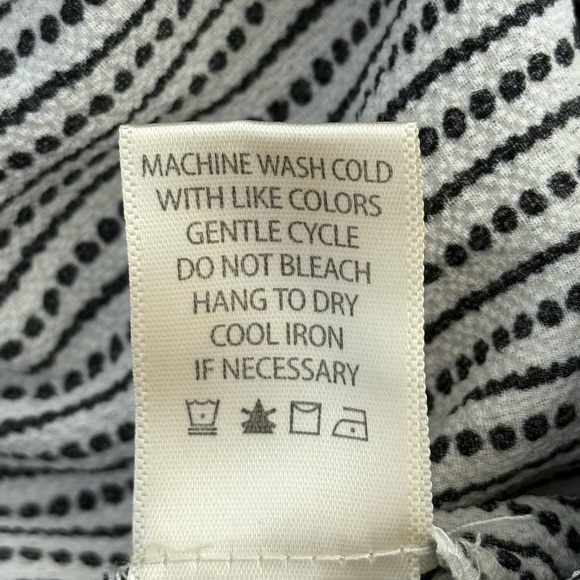 Max Studio V-Neck Smocked Waist Jumpsuit | X-Small - Picture 4 of 7